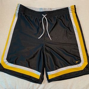 Nike Reversible Basketball Shorts, Size M